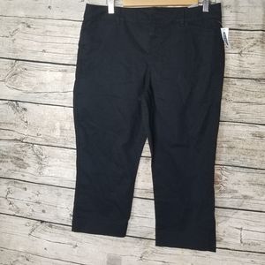 Old Navy Pixie Crop Mid Rise Size 10.Waist approx: 16.5 inches Inseam approx: